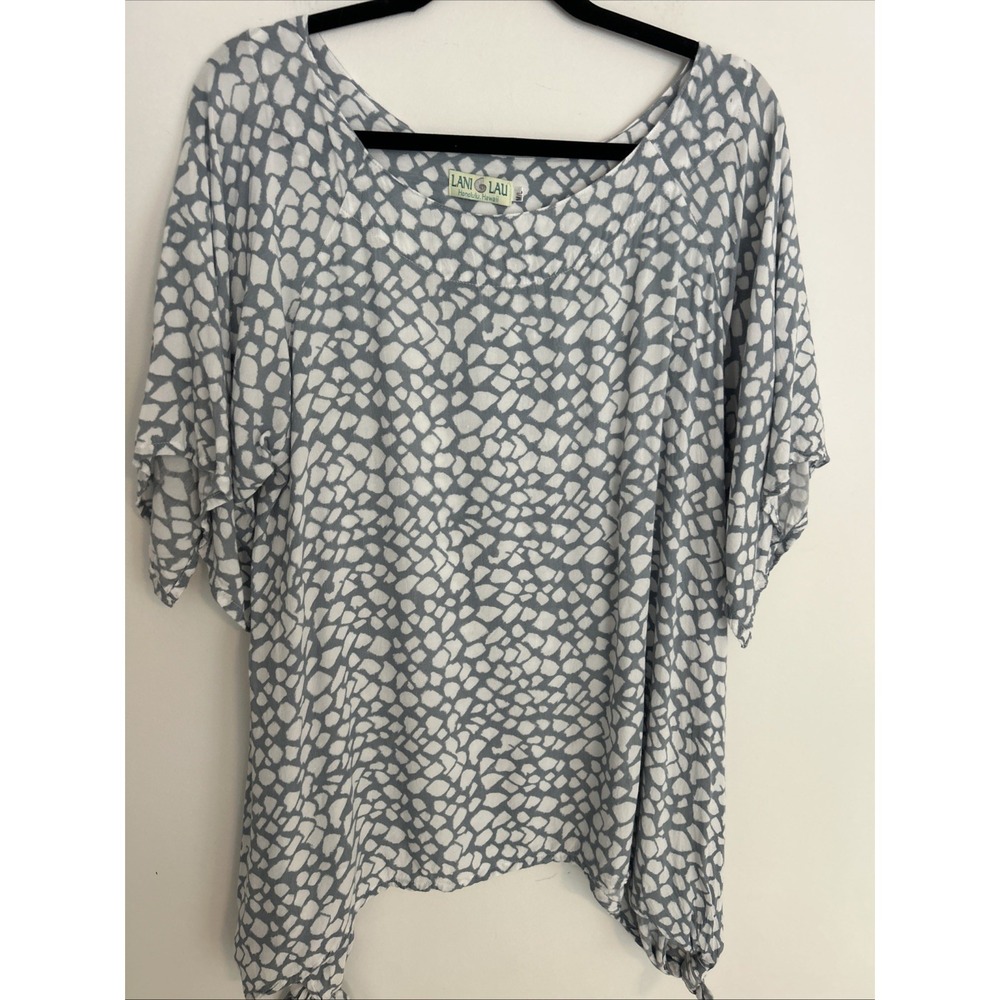 Lani Lau Hawaii Women's M/L Oversized Short Sleeve Light Blue White Beach Resort